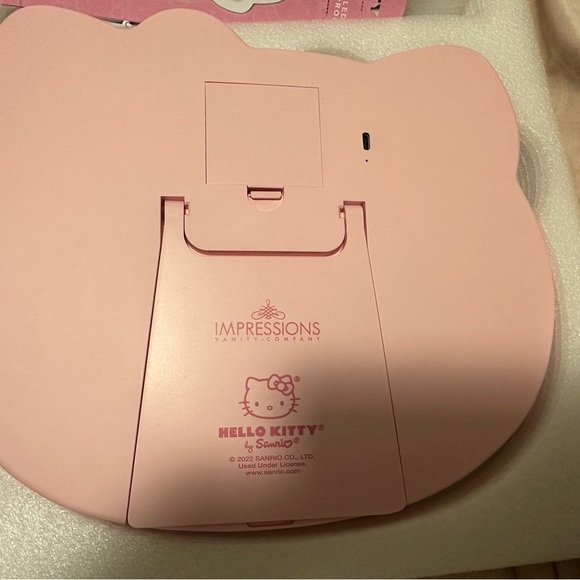 Impressions Vanity Hello Kitty Desk Mirror Soft Touch Sensor Switch Tri Tone LED - Picture 3 of 7